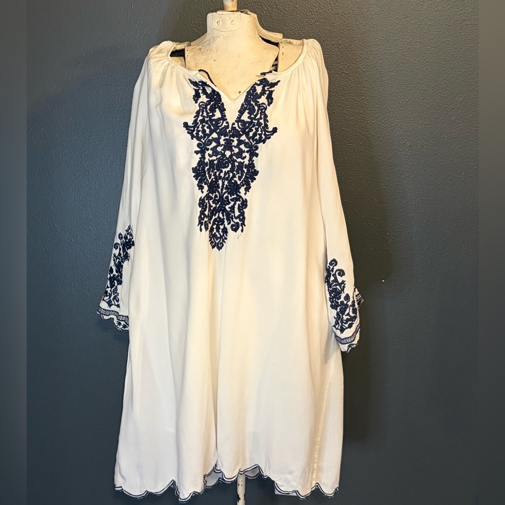 Chic Connection White Dress with Blue Embroidery Sz XL
